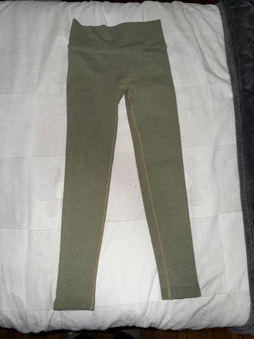 Green booty scrunch leggings